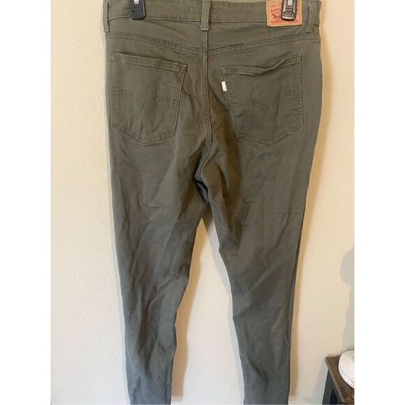 Levi’s button closure pants - Picture 6 of 6